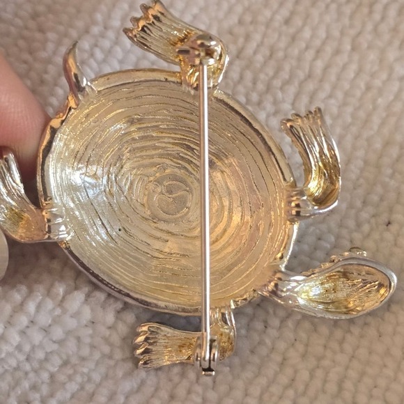 St. John Black and Silver‎ Crystal Turtle Brooch - Picture 6 of 11